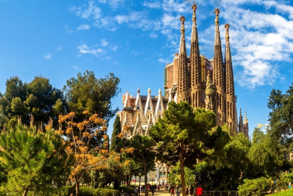 You need 3 full days in Barcelona to really explore the city.