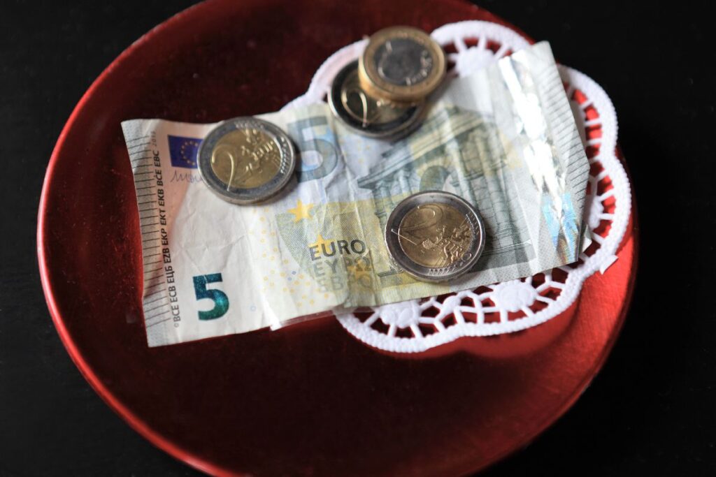 Tipping in Portugal is not necessary, but appreciated.