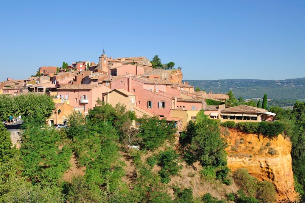Roussillon is another popular village in Provence because of the red coloring of the houses.
