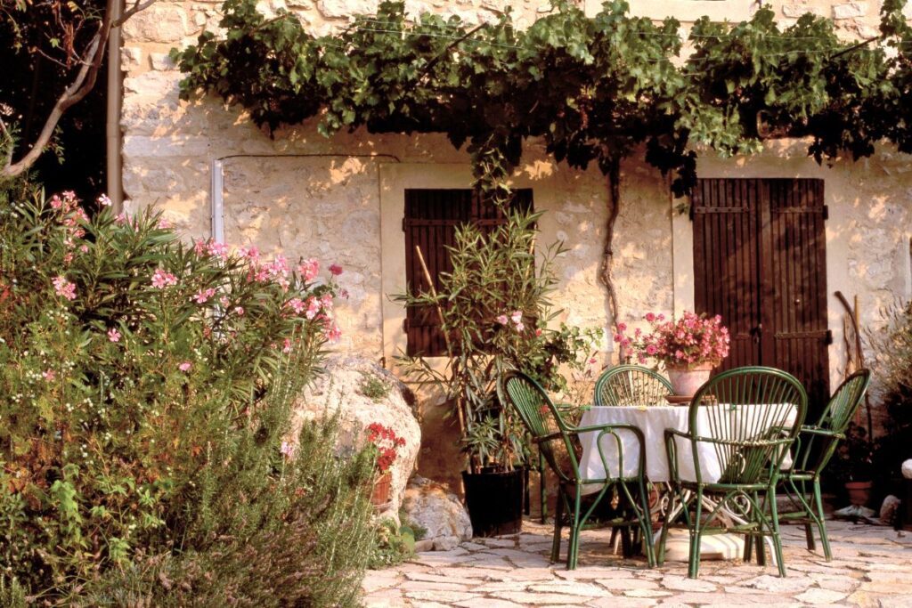 Here's a 10 day Provence itinerary with a sprinkle of French Riviera to get you started.