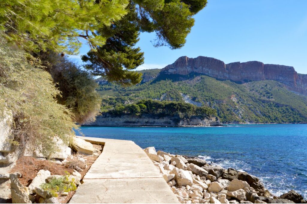 Cassis combines the charm of a small Mediterranean fishing village with the beauty of its natural surroundings, and a perfect place to stay in Provence for beaches.